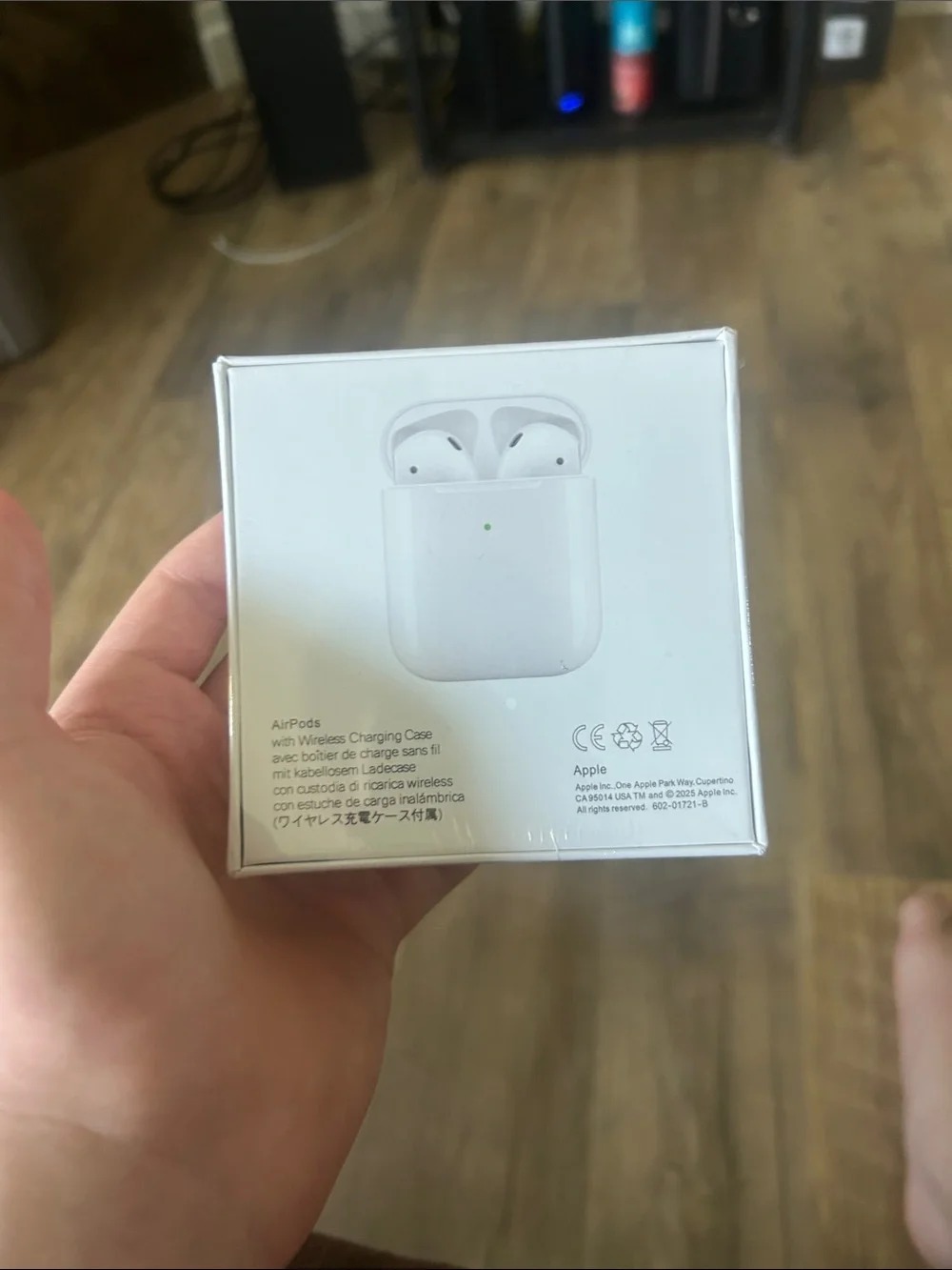 Apple White AirPods with Wireless Charging Case